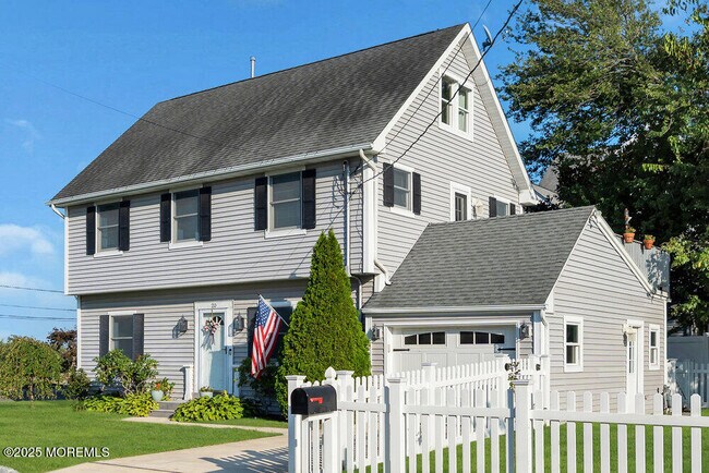 Building Photo - 20 Starboard St
