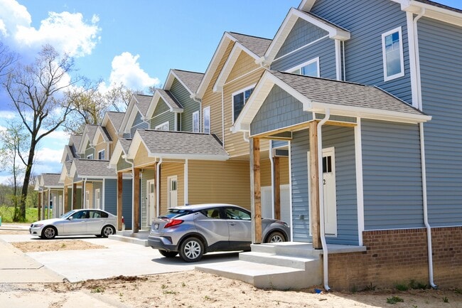 Building Photo - 3 Honey Locust Ln