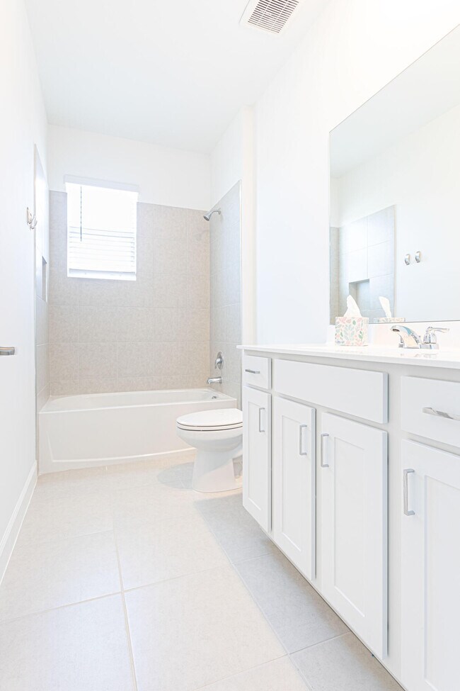 Building Photo - 630 SE Lk Fls St