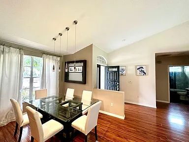 Building Photo - Luxury Updated Pool-Style Retreat on Quiet Cul-de-Sac