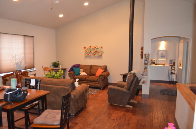 Building Photo - Great Home Coming Available