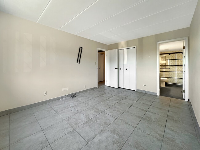 Building Photo - 10702 Keating Ave