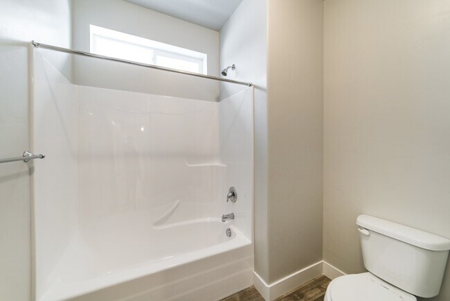 Building Photo - 619 N Emery Ln