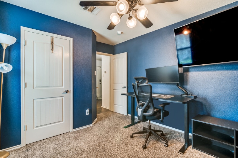 Building Photo - 2050 Lake Trail Dr
