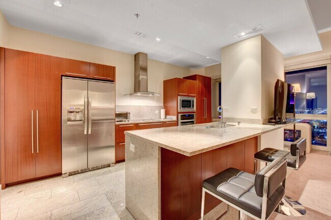Building Photo - 4471 Dean Martin Dr