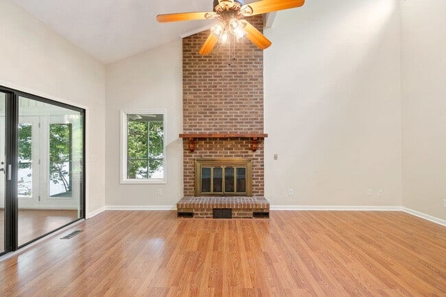 Building Photo - 3 Bedroom Contemporary Carolina Trace Home...