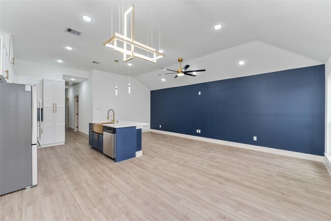 Building Photo - 9005 Nyssa St