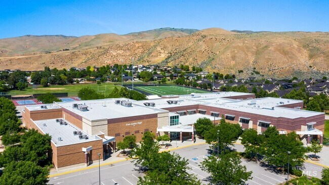 Building Photo - Stunning Modern Home Near NE Foothills | Mountain Views | Designer Finishes