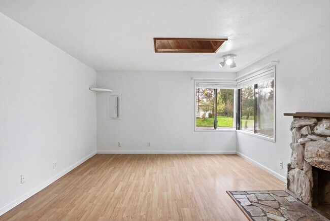 Building Photo - 3 BD | 2 BA Home with Great Backyard & Fireplace