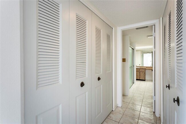 Building Photo - 3840 Staysail Ln