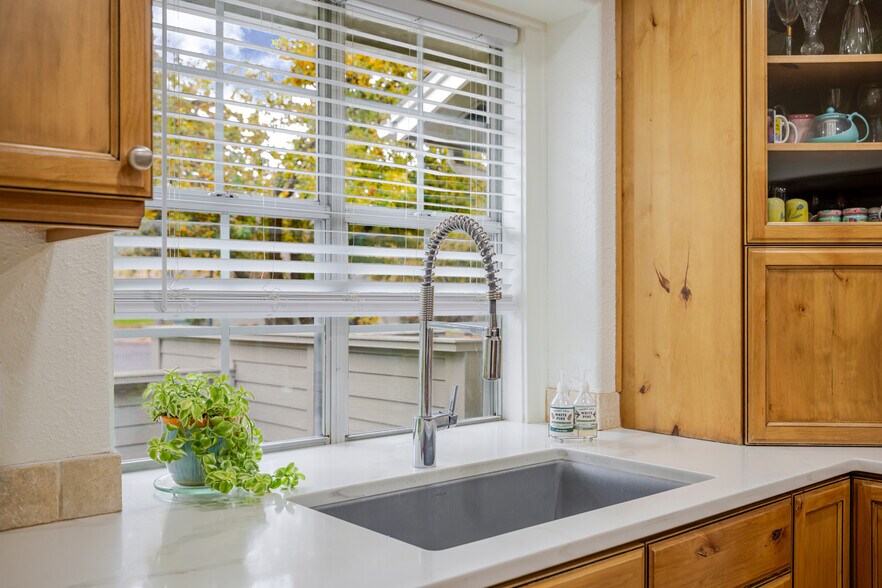 Building Photo - 3124 S Falling Brook Ln