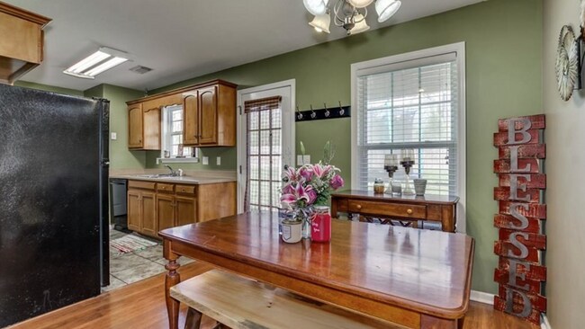 Building Photo - 18396 Peyton Ln