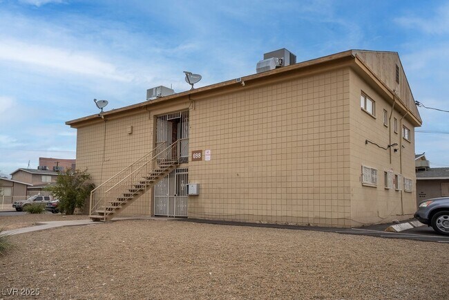 Building Photo - 698 Northrop Ave