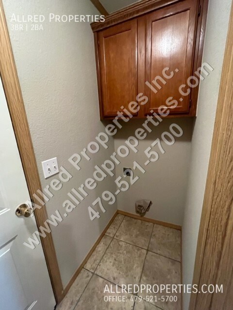 Building Photo - DUPLEX IN SPRINGDALE