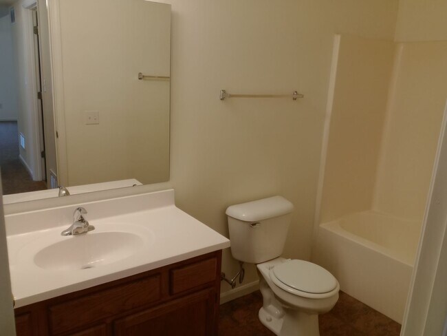 Building Photo - 2401-2403-2403 Northampton Dr