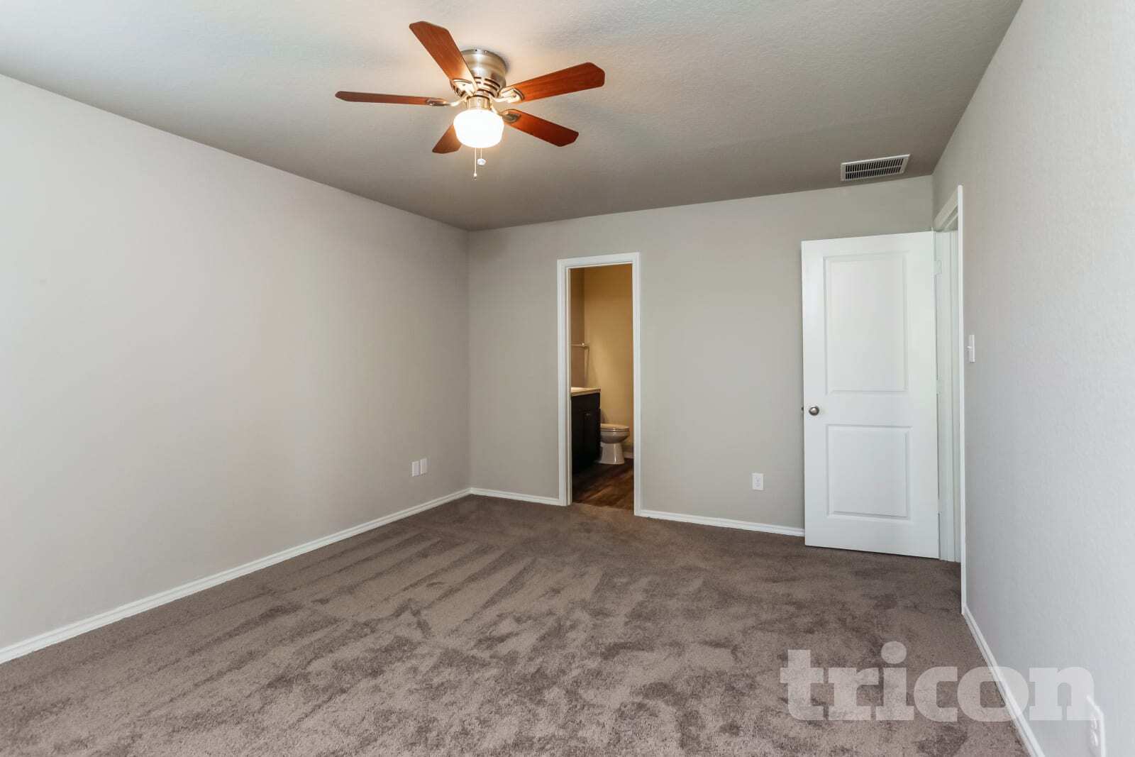 Building Photo - 1932 Bluethroat