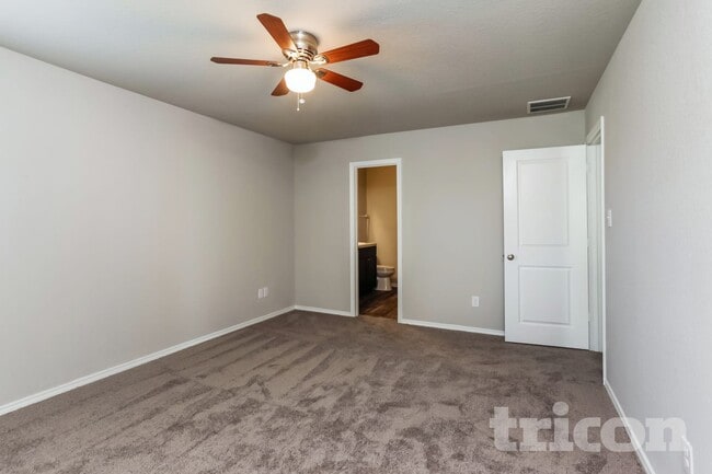 Building Photo - 1932 Bluethroat