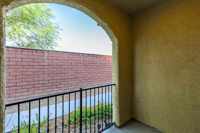 Building Photo - Beautiful Mountains Edge 3 Bedroom Townhome