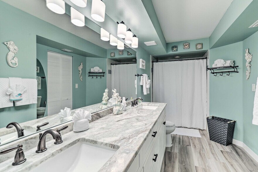 Building Photo - 6141 Bahia Del Mar Blvd S