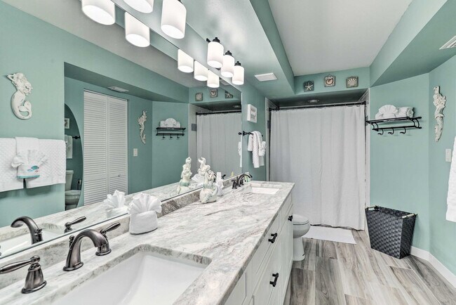 Building Photo - 6141 Bahia Del Mar Blvd S