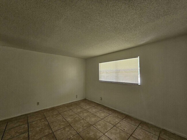 Building Photo - 7925 Fairview Dr
