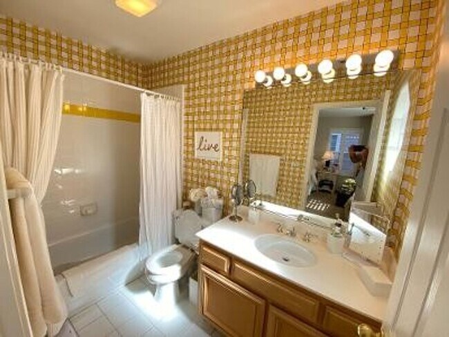 Building Photo - 3 Bed 3.5 Bath + Loft, In Downtown Danville (Stony Brook)