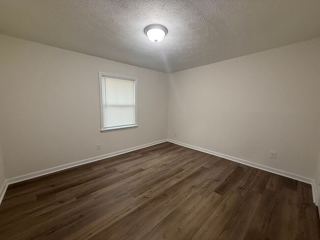 Building Photo - 345/347 Rustwood Dr