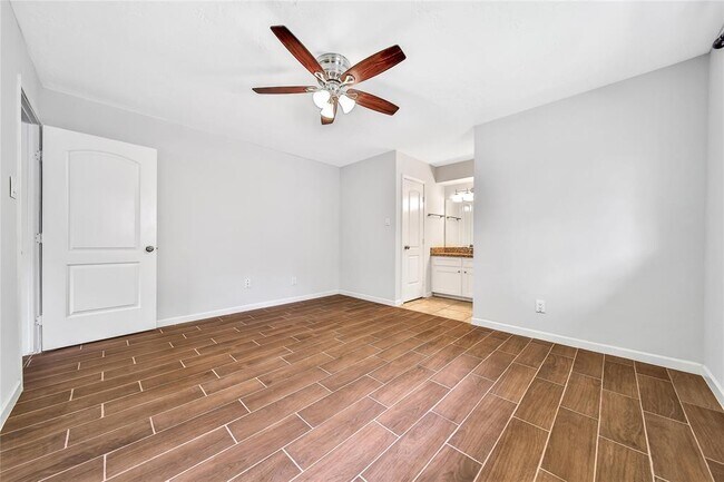 Building Photo - 259 Spring Pines Dr