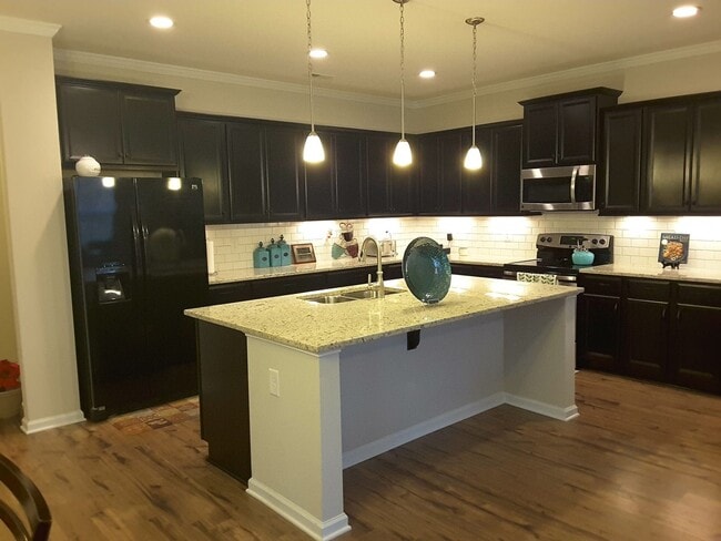 Building Photo - Liberty Crossing