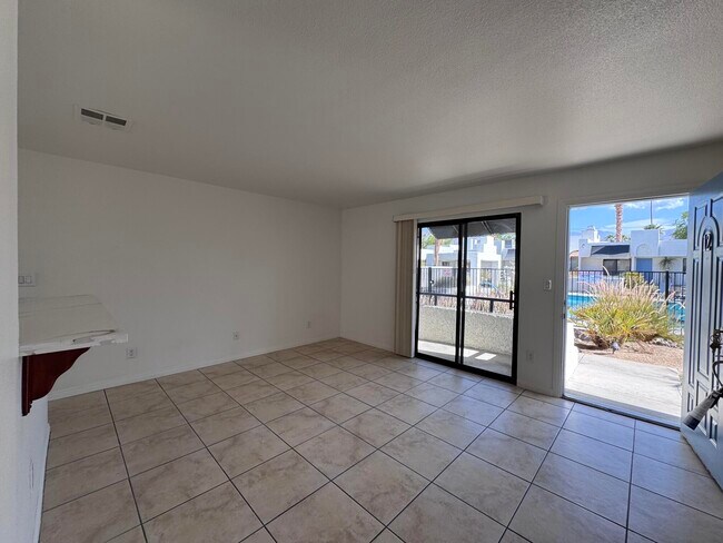 Building Photo - 45470 Sunrise Ln