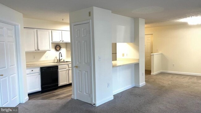 Building Photo - 625 Admiral Dr