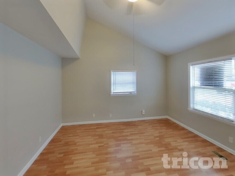 Building Photo - 3343 N Ellen Dr