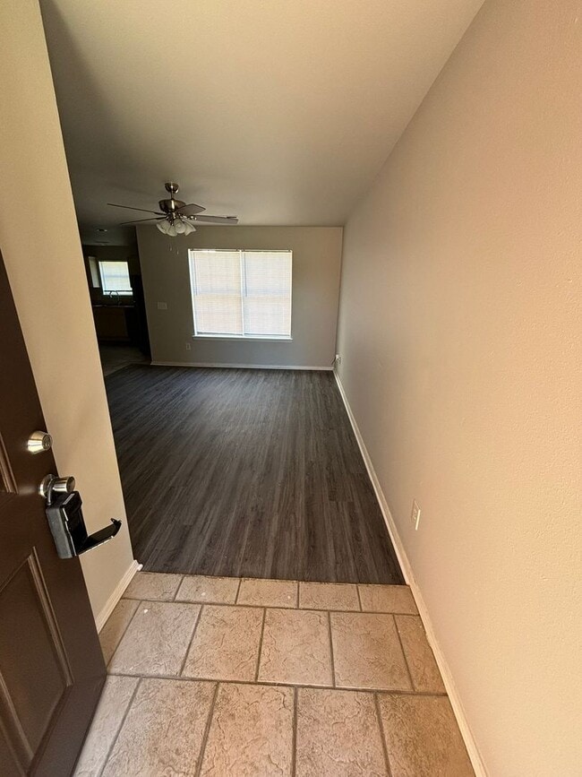 Building Photo - 954-956 N. Daisy Ln.