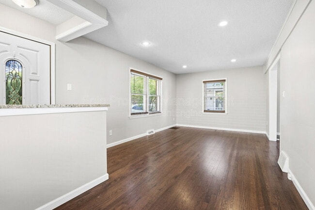 Building Photo - 12769 Mercier St
