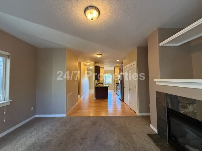 Building Photo - Cozy and Spacious Townhome w/ Deck & Balco...