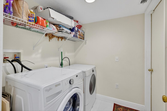 Building Photo - 1676 SW Mackey Ave