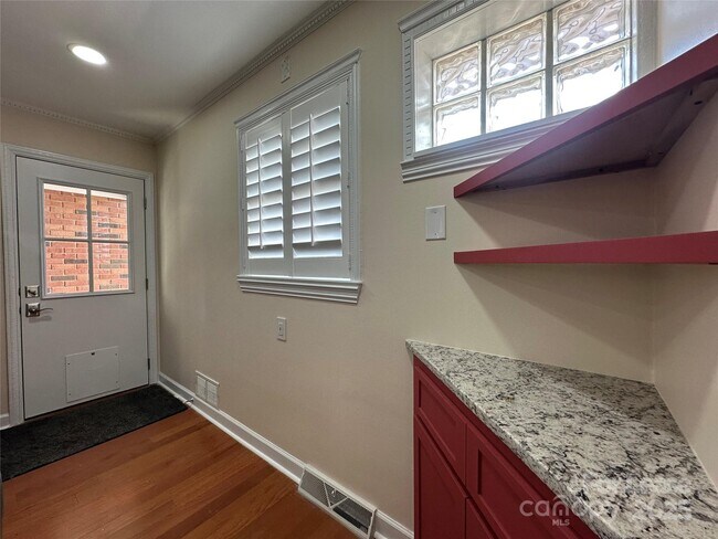 Building Photo - 2063 Eaton Rd