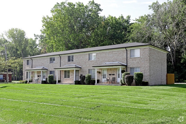 Primary Photo - Lake View Manor