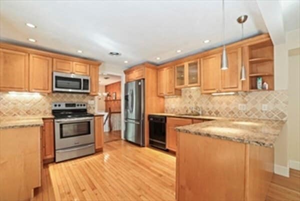 Building Photo - 11A Centre Ln