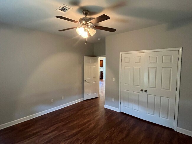Building Photo - 5 Bluefish Ct