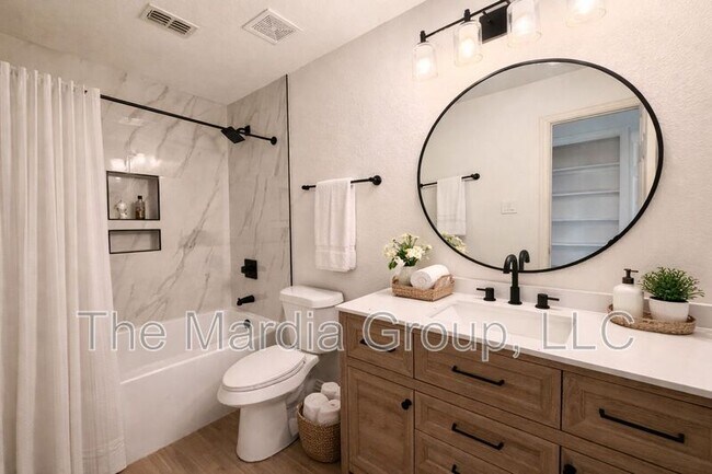 Building Photo - 7236 Tolosa