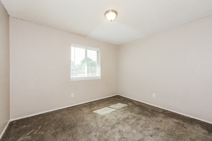 Building Photo - 1522 Sunset Ln