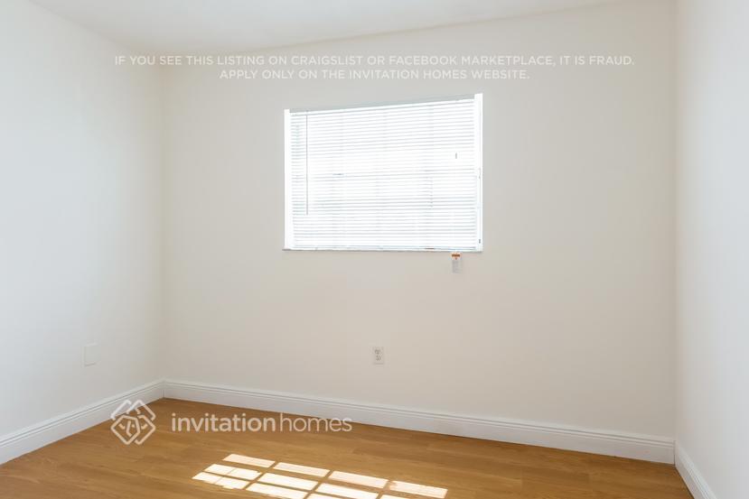 Building Photo - 10029 SW 146th Pl