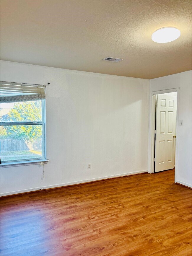 Building Photo - 9947 Valance Way