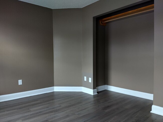 Building Photo - 811 Rilee Dr