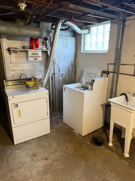 Building Photo - 339 E Bruce Ave