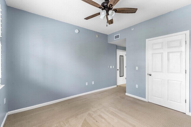 Building Photo - 10106 Myrtlewood Cir W