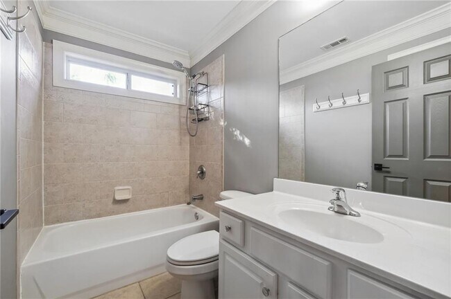 Building Photo - 163 Richmond St SE