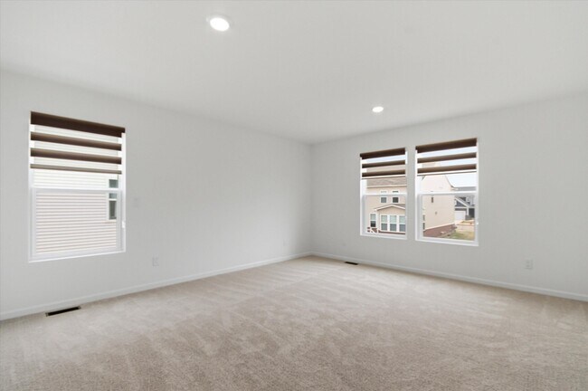 Building Photo - 709 Risdon Trail S