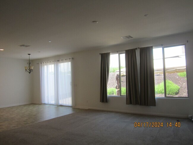 Building Photo - COOL POOL, PARKS AND NEAR NEW 3 BR PLUS DEN IN MEINFEE